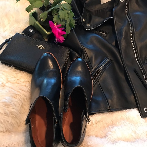 🆕 🎉HP🎊 LAST PAIR! Coach Dani Booties. Leather. - Picture 7 of 8